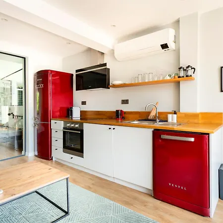 Decent With A Magnificent Terrace , View *