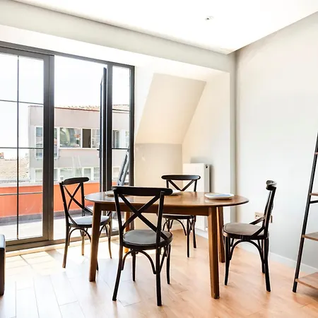 Decent With A Magnificent Terrace , View